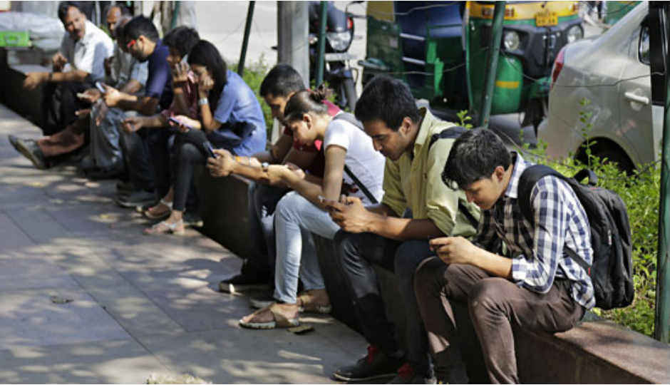 Smartphones to make up 62% of all mobile sales in India by 2018:...