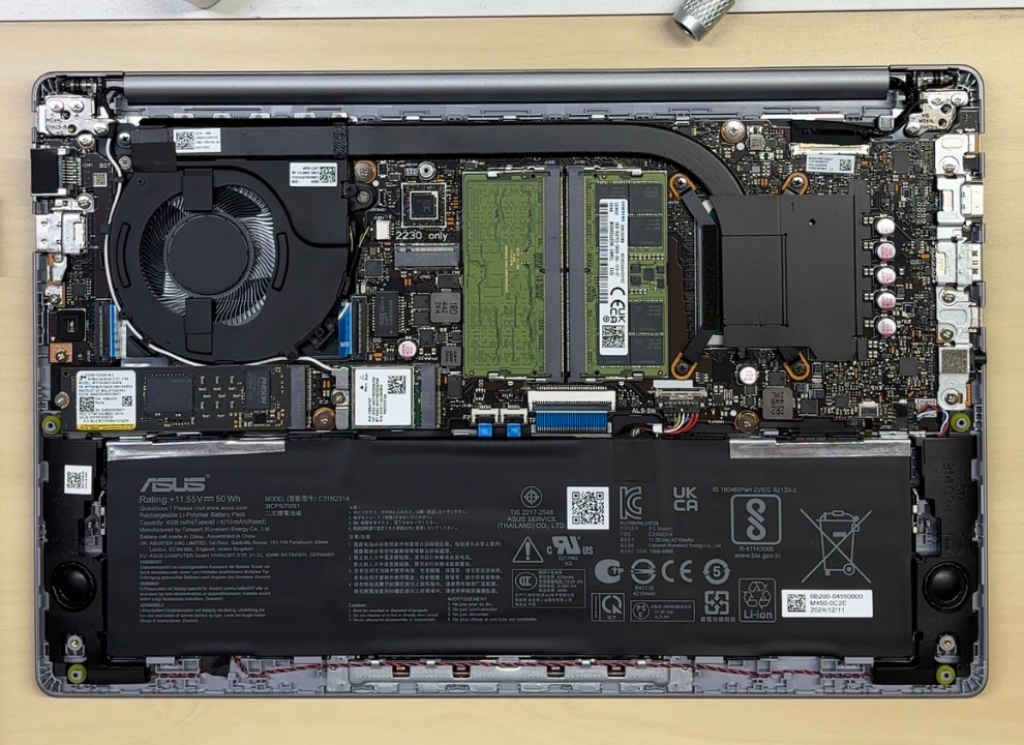 ASUS ExpertBook P1 First Impressions: Laptop's Internals