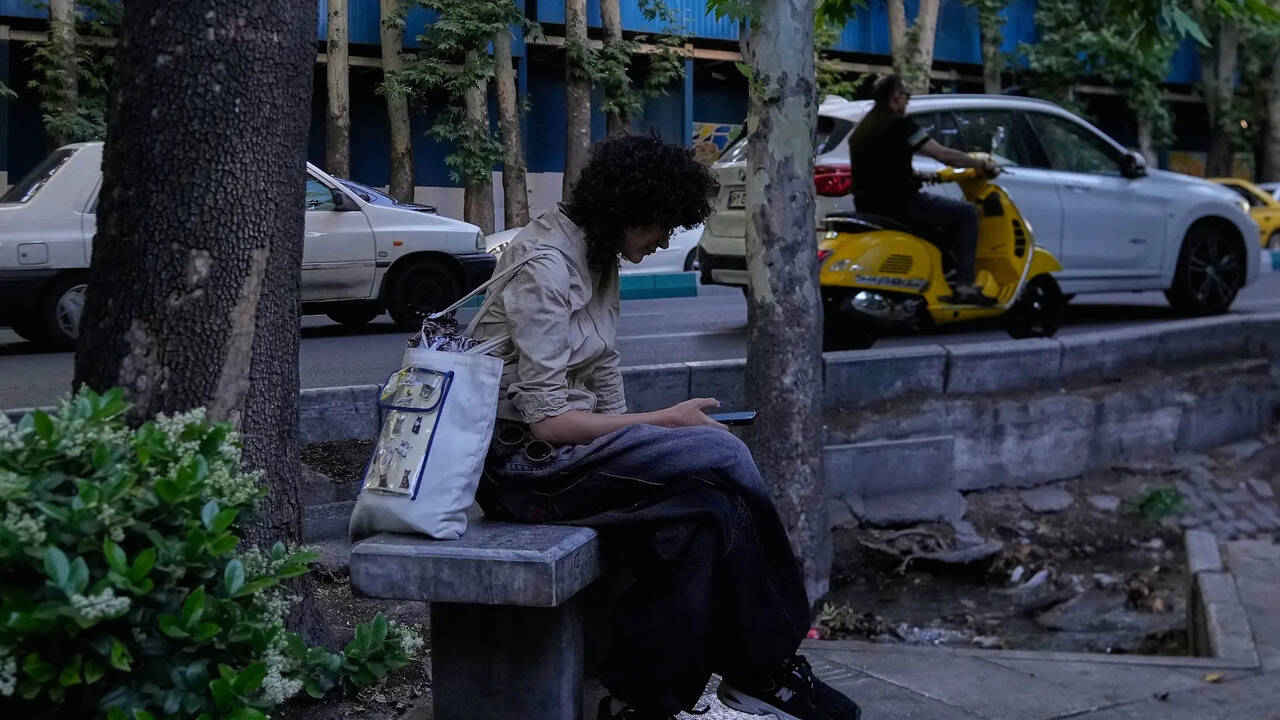 Iranians Regain Internet Access After Prolonged Shutdown Amid Ongoing Restrictions