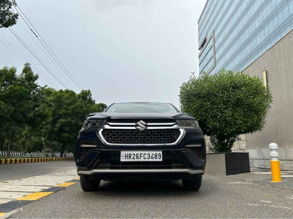 Maruti Suzuki Invicto Review - Front View