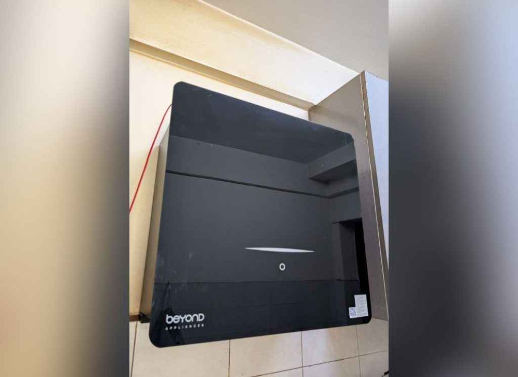 Beyondnxt Cube Chimney review unit front view with glossy black finish installed in kitchen