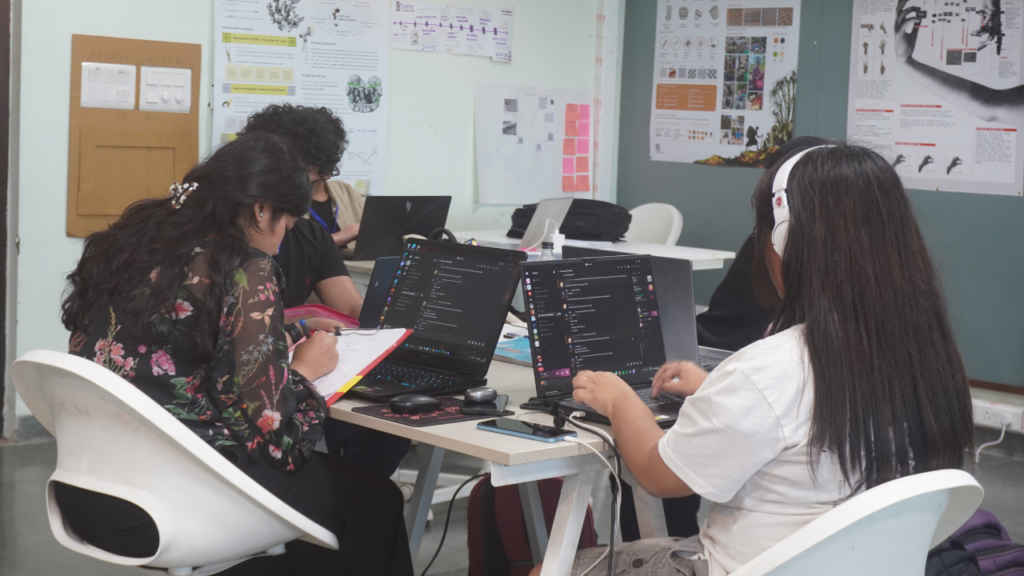 Students building games using Roblox