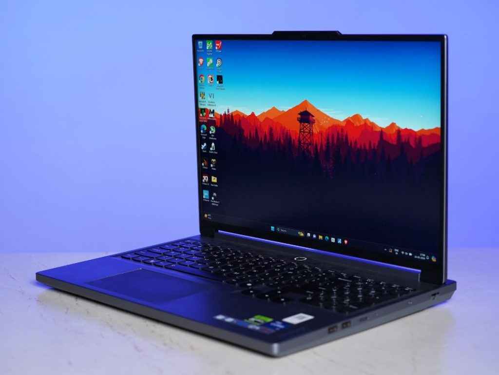 Lenovo Legion 5i Review: Laptop Side View