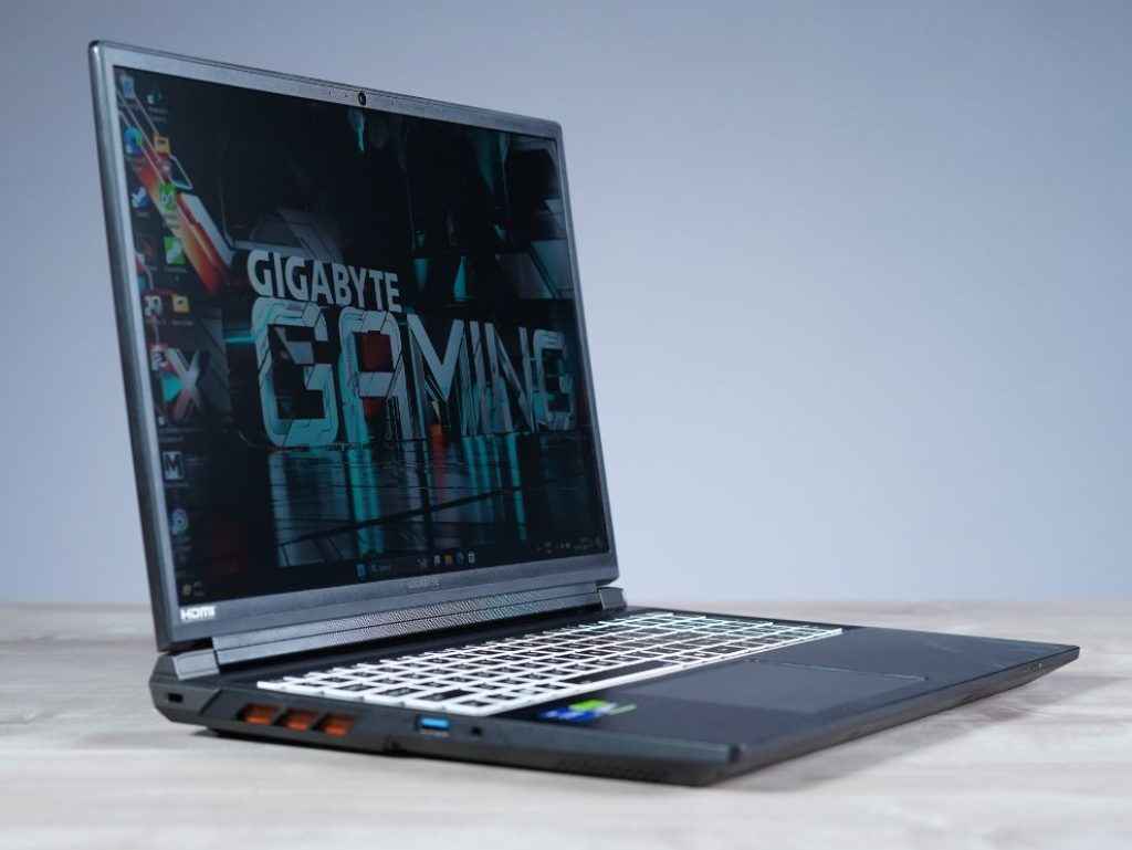 Gigabyte G6X 9MG Review: Laptop sitting sideways on table