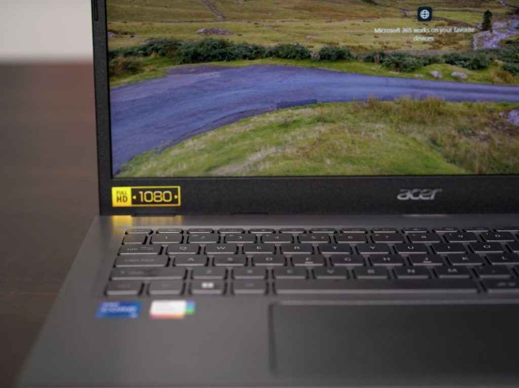 Acer Aspire 5 Review - Laptop front view with close up on keyboard and trackpad