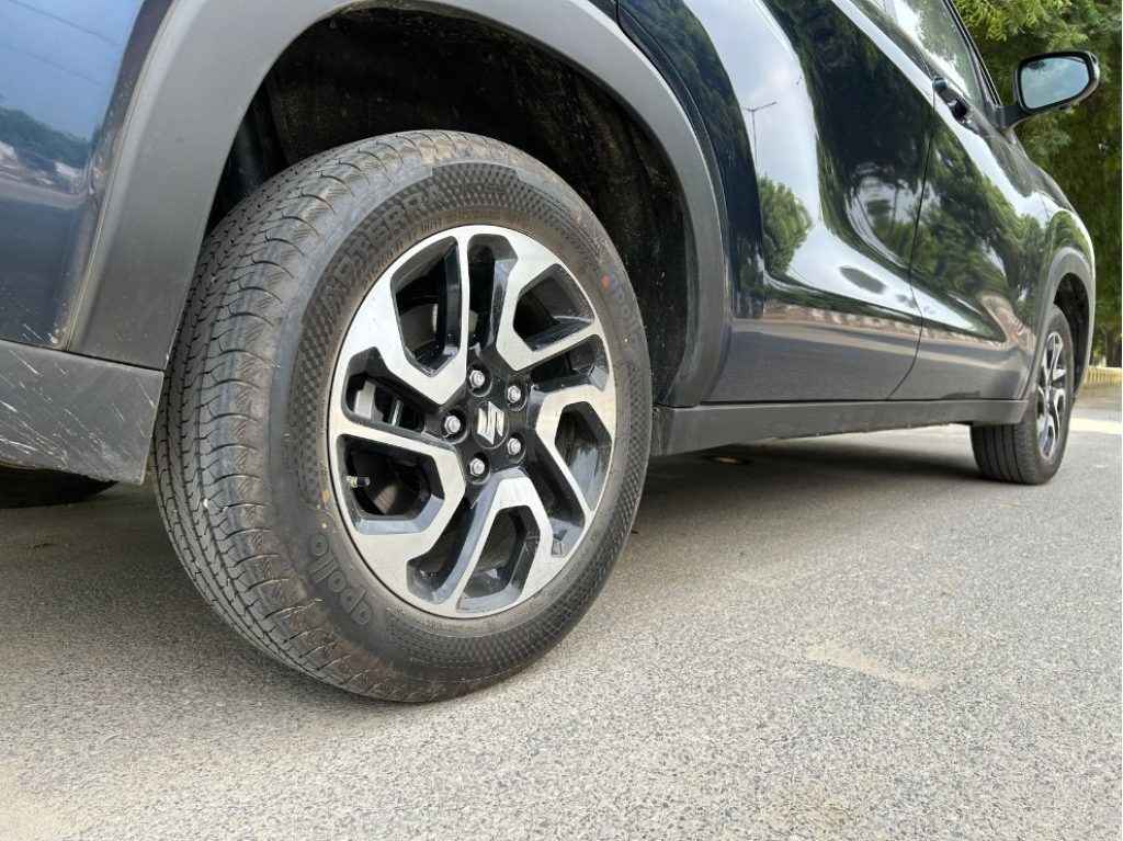 Maruti Suzuki Invicto Review - Rear 17-inch wheels