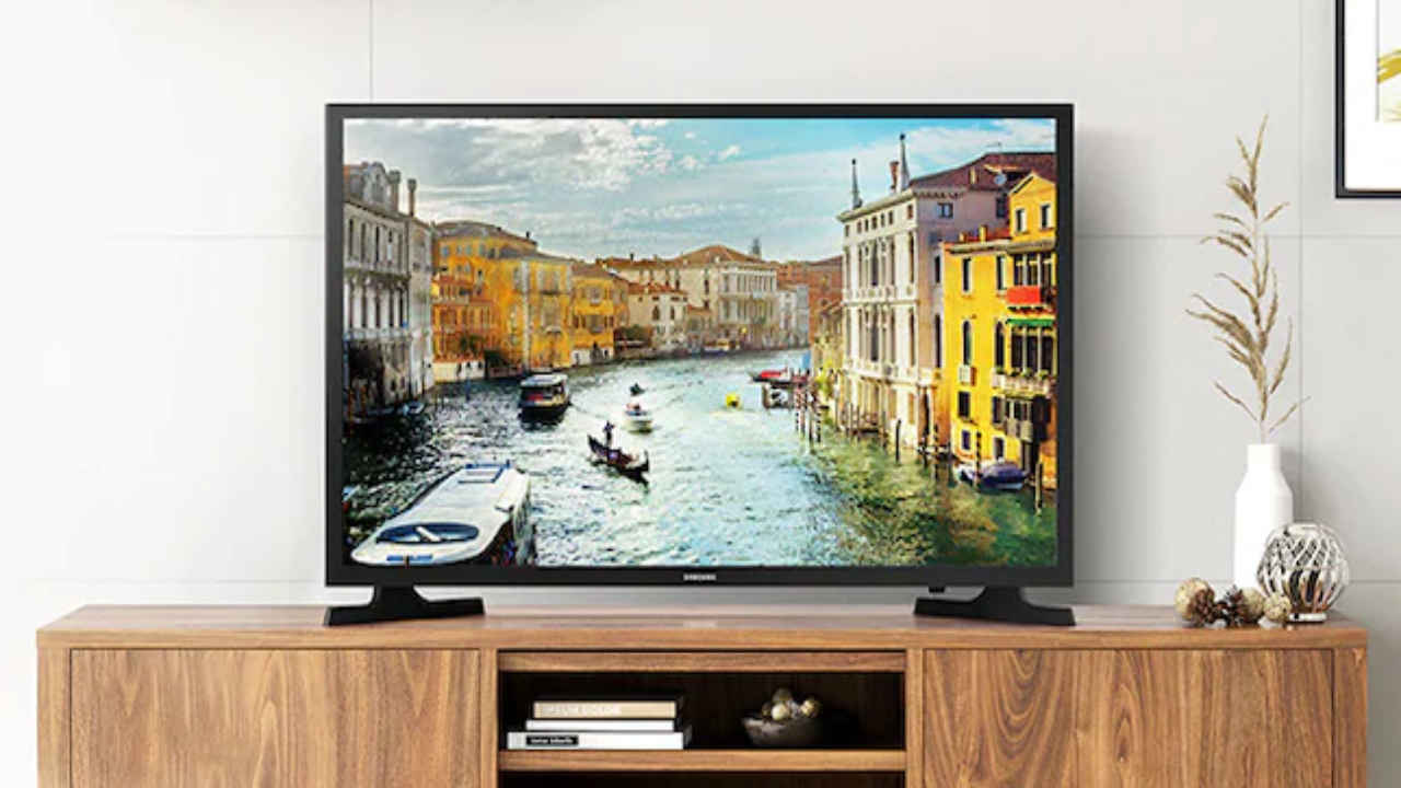 Smart TV Deals: बेडरूमसाठी नवा स्मार्ट टीव्ही हवा? फक्त 12,000 रुपयांअंतर्गत मिळतायेत जबरदस्त टीव्ही, पहा यादी