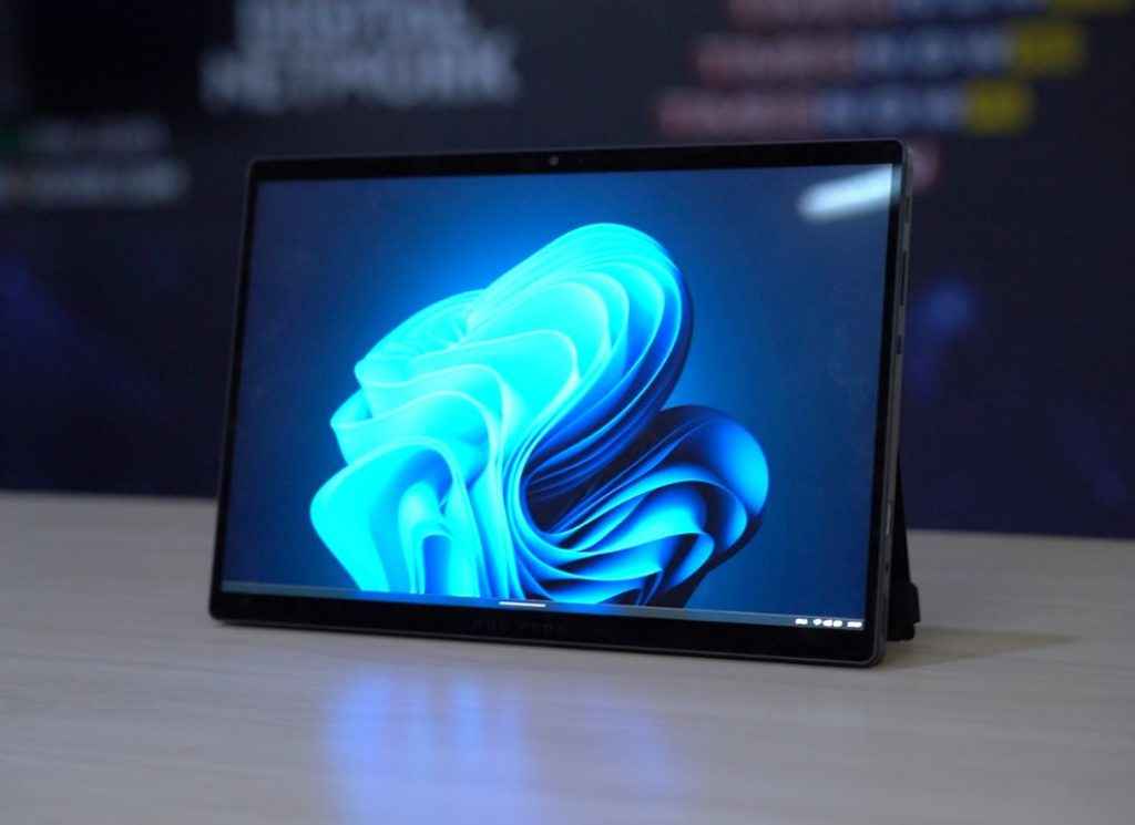 ASUS ROG Flow Z13 (2025) Review Tablet Display