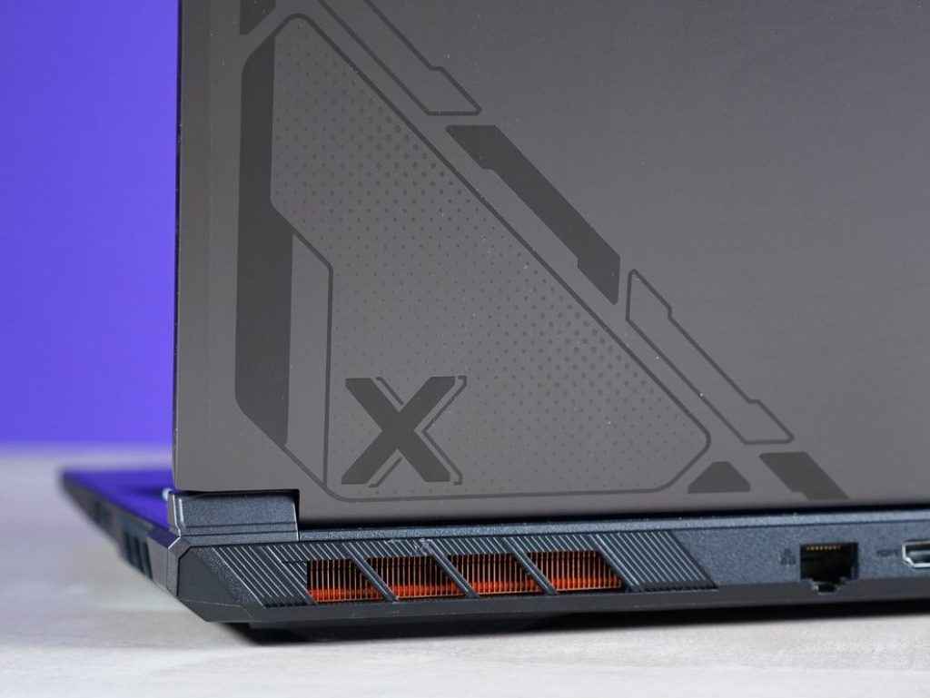 Gigabyte G6X 9MG Review: Laptop's rear lower end in a close up