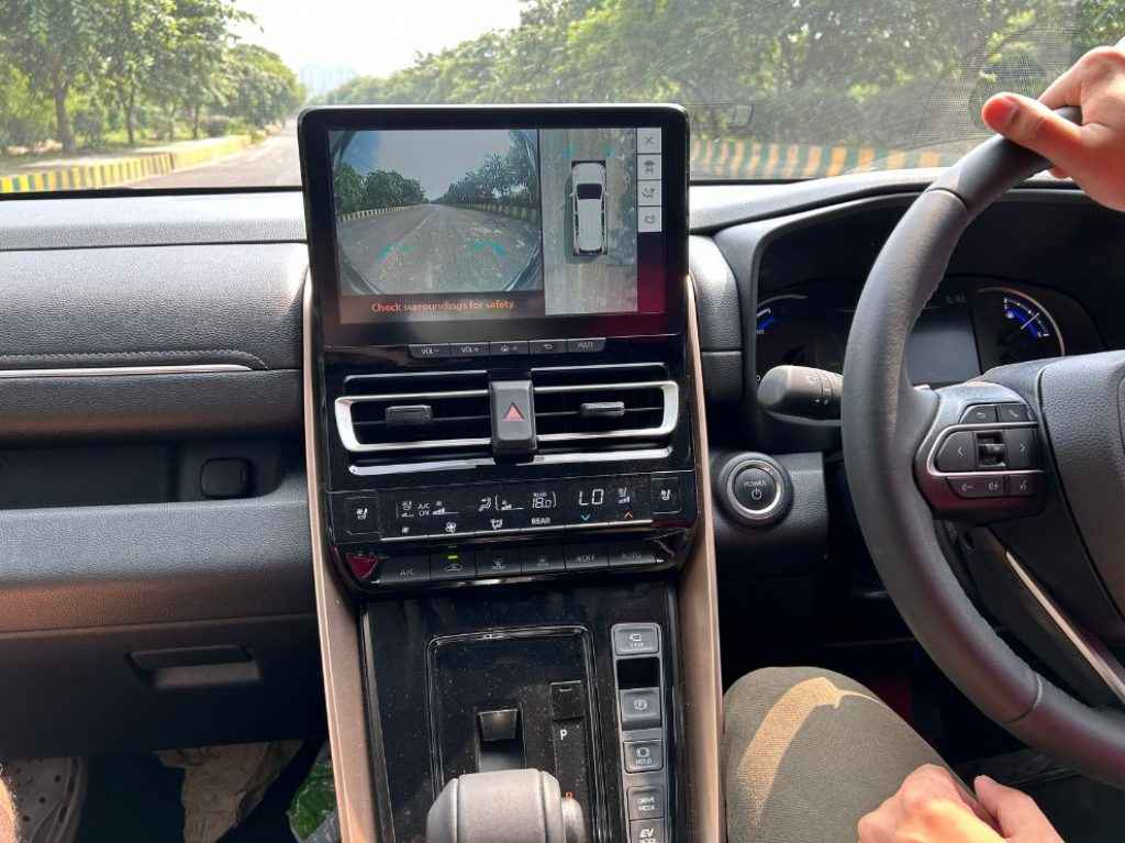 Maruti Suzuki Invicto Review - 10-inch Infotainment system