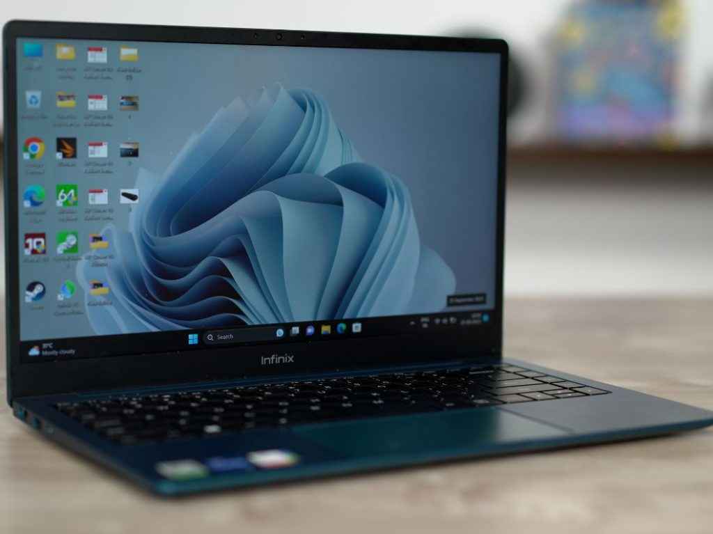 Infinix X3 Slim Review - Laptop side profile