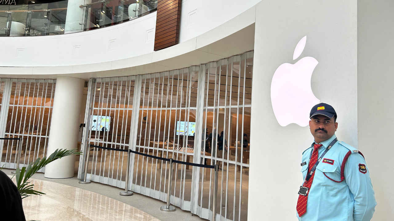 Delhi man buys 10 iPhone 16 models from store on first day of sale