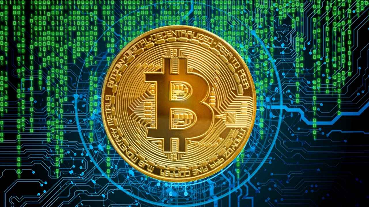 Ex-गर्लफ्रेंड ने कचरे में फेंका 6000 करोड़ के Bitcoins वाला हार्ड-ड्राइव, खोजने के लिए बॉयफ्रेंड लगा रहा है चक्कर