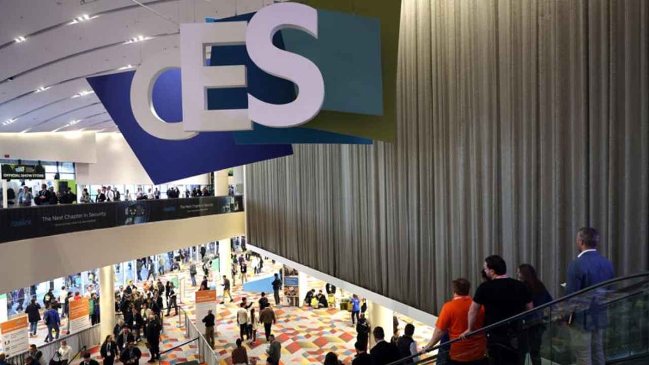 CES 2024: Rabbit R1 से लेकर Clicks तक, लॉन्च हुए एक से बढ़कर एक तकनीकी प्रोडक्ट, AI छू रहा आसमान!