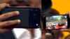 உரெல்லாம் ஒரே பேச்சு தளபதி CM Vijay செல்ஃபி எடுத்த போன் எது? அது iphone யின் எந்த மாடல்