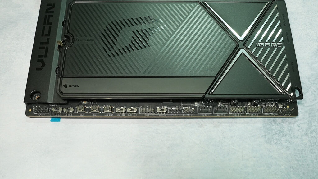 Colorful iGame X870E VULCAN OC V14 OC Buttons