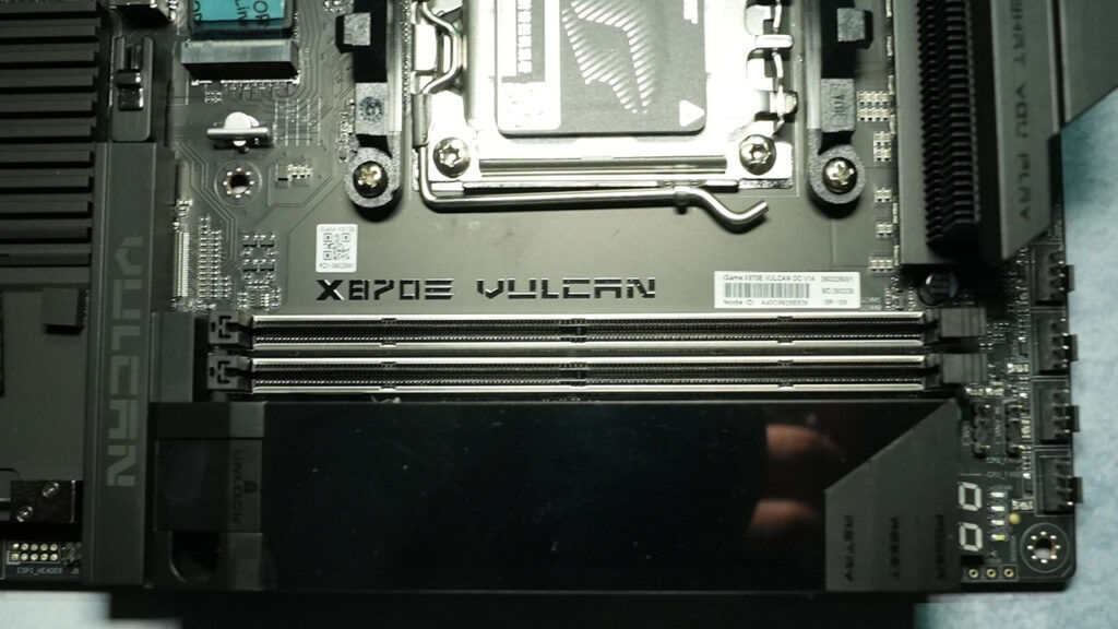 Colorful iGame X870E VULCAN OC V14 Memory