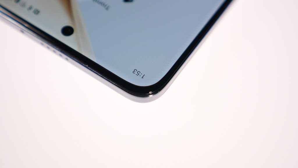 HONOR 200 quad curved display