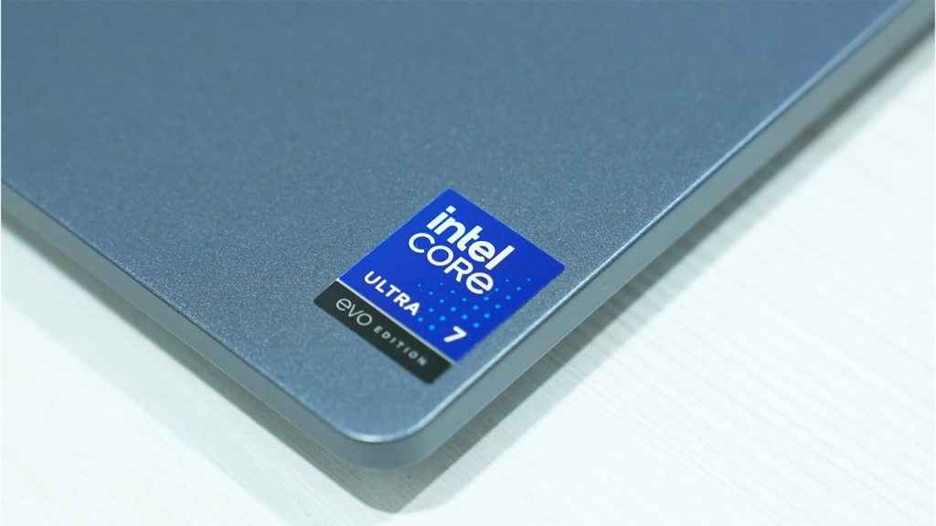 Dell Pro 14 Premium PA14250 Intel Logo