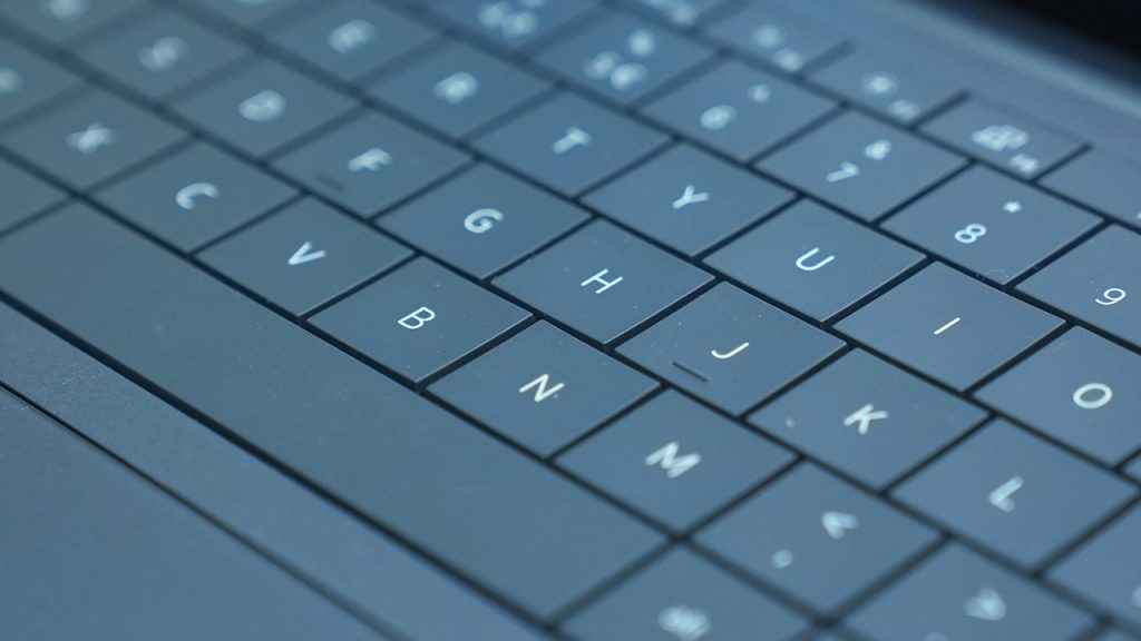 Dell Pro 14 Premium PA14250 Keyboard