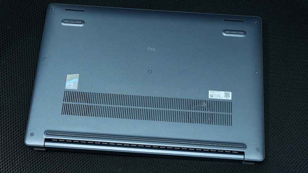 Dell Pro 14 Premium PA14250 Underside