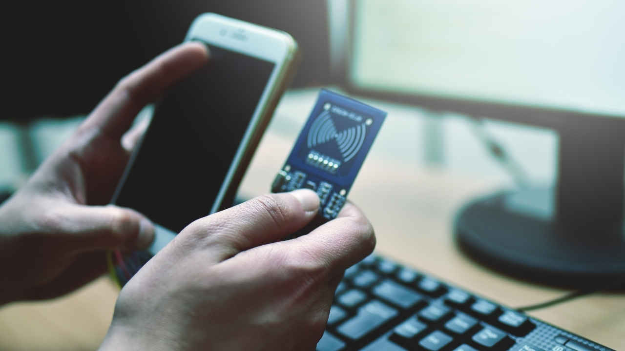 नहीं कर पाएगा कोई डिजिट अरेस्ट, ED के नाम पर आपको भी आया फर्जी समन? ये QR कोड बता देगा असली है या नकली