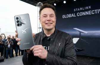 Which smartphone does the world’s richest man, Elon Musk use? Here is what we spotted