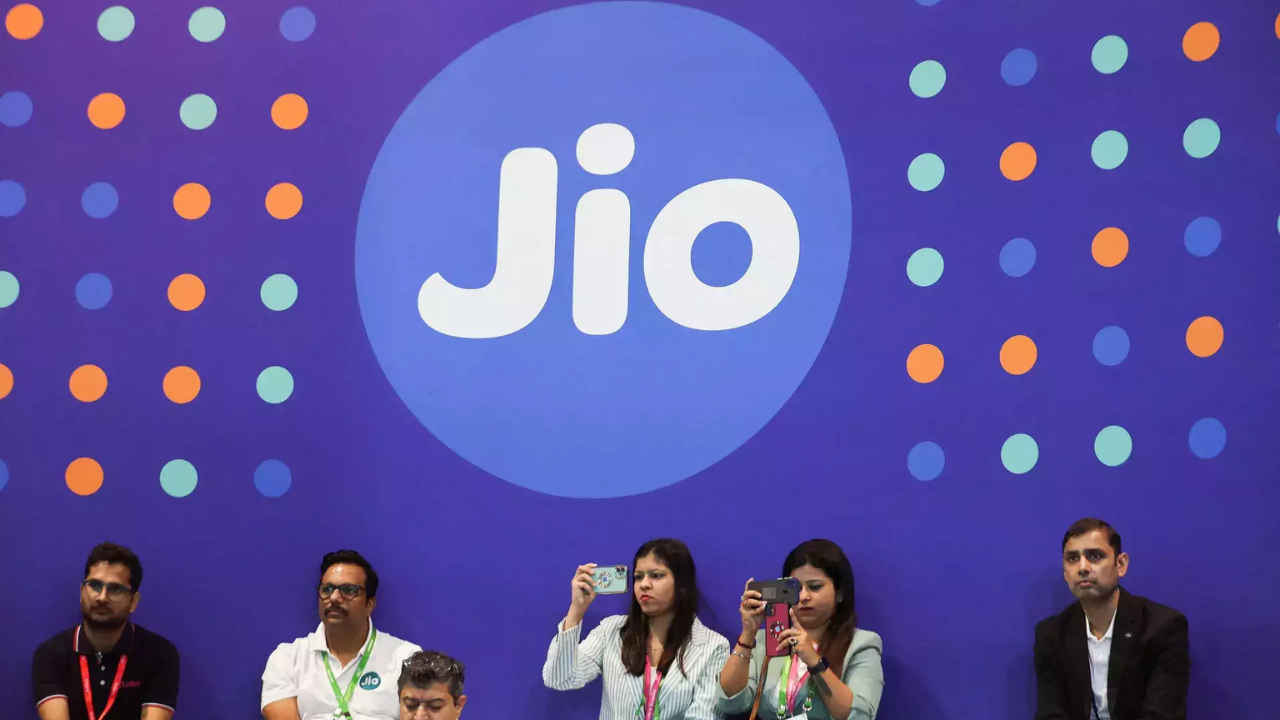 Jio New Plan: అన్లిమిటెడ్ డేటా మరియు కాలింగ్ 98 రోజులకు అందించే కొత్త ప్లాన్ తెచ్చిన జియో.!