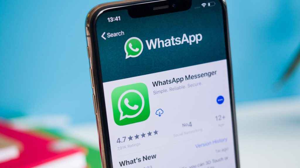How to use WhatsApp chat lock feature