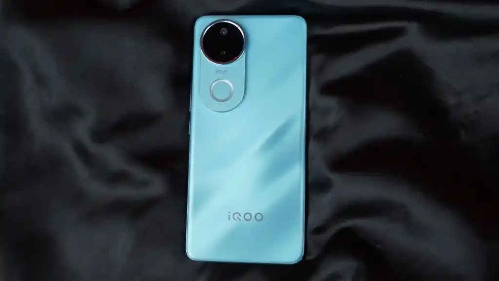 iQOO Z10 R