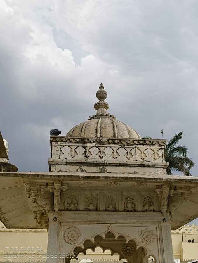 Nothing Phone (2a) Camera Review - a daylight photo of an Udaipur palace dome