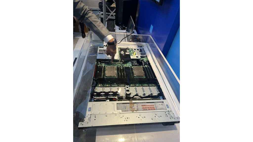 Dell's Made In India Oil Cooled Server running on Intel Xeon