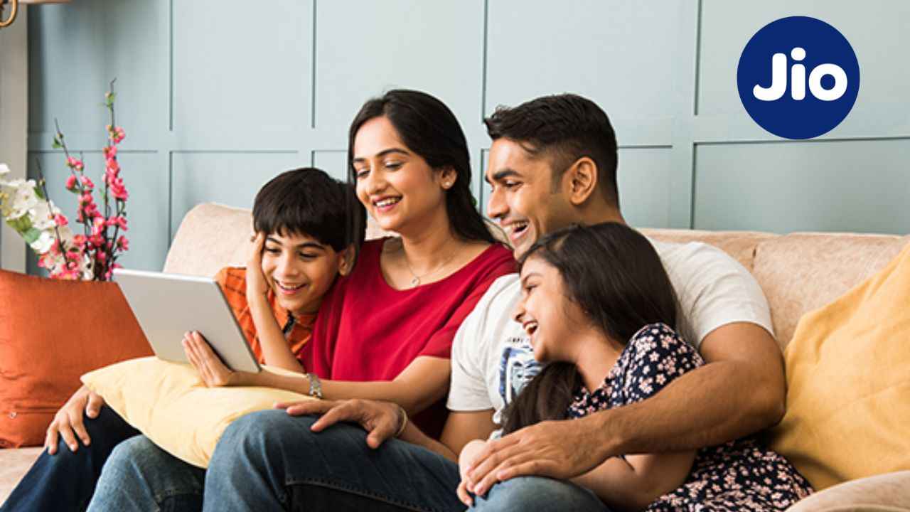 ரீச்சார்ஜ் செய்தே பணம் போகுது எனபவரா, Jio வெறும் ரூ,449 ஒரு குடும்பத்துக்கே ரீசார்ஜ்
