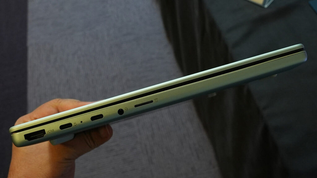 Lenovo IdeaPad Vibe Ports right