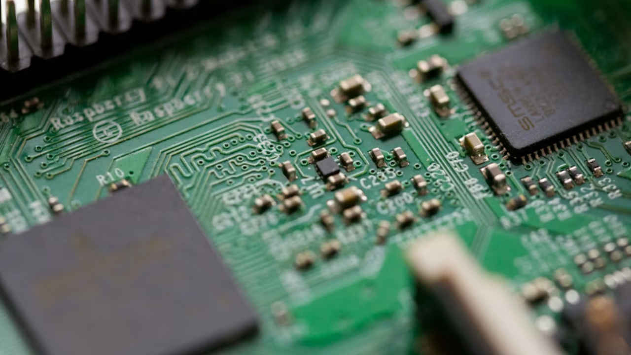 Memory prices are going up 16GB RAM phones may be the first to go