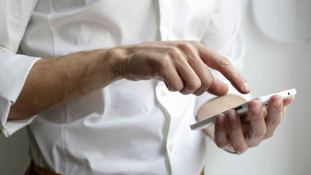 बढ़ती उम्र पर लगाना चाहते हैं ब्रेक? बस मोबाइल में बंद कर दें ये सेटिंग, हो जाएंगे जवां, नई स्टडी में चौंकाने वाले खुलासे