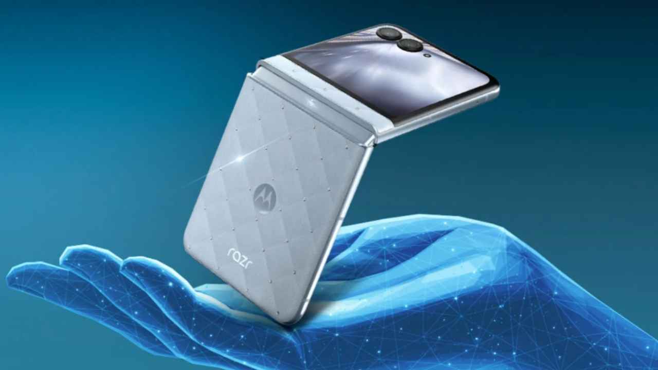 Exclusive Launch: സ്വരോവ്സ്കി ക്രിസ്റ്റൽ ഡിസൈനിൽ Motorola Razr 60 ഫ്ലിപ് ഫോണും Buds Loop ഇയർപോഡും ഇതാ എത്തി