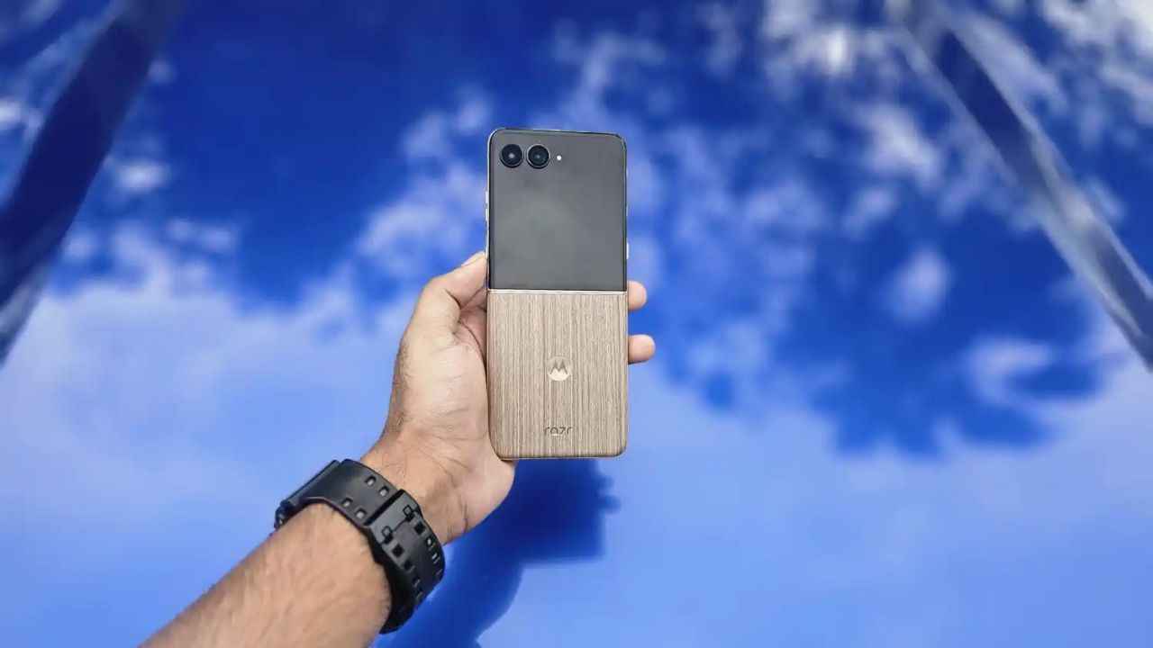 30000 രൂപ ഡിസ്കൗണ്ടിൽ 50MP Triple Camera, 50MP സെൽഫി ലെൻസ് Motorola Flip Phone!