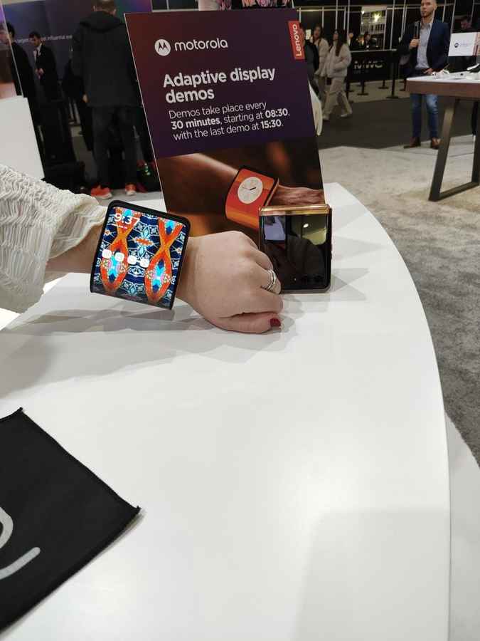 Motorola bendable Phone