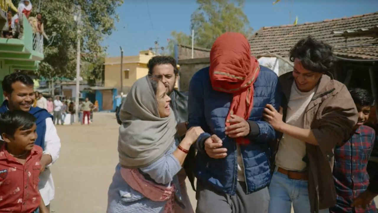 पूरे परिवार के साथ बैठकर देखें ये 5 धमाकेदार वेब सीरीज, दिन भर जमी रहेगी महफ़िल, एक भी सीन नहीं करना चाहेंगे मिस