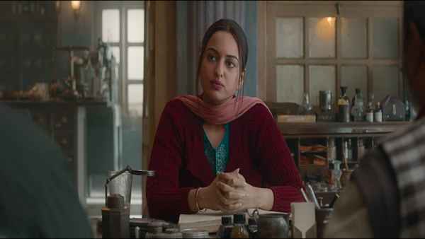 Khandani Shafakhana Poster 5