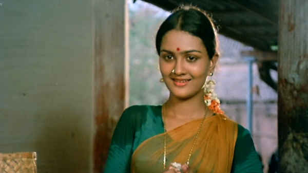 Munthanai Mudichu Poster 1