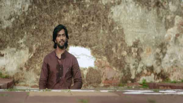 Onthara Bannagalu : Twist of Love Poster 6