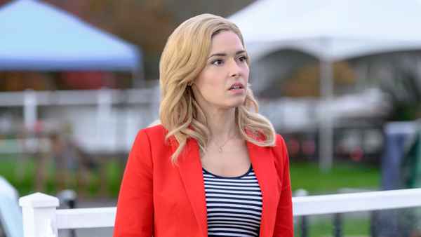 A Beautiful Place to Die: A Martha's Vineyard Mystery Poster 2