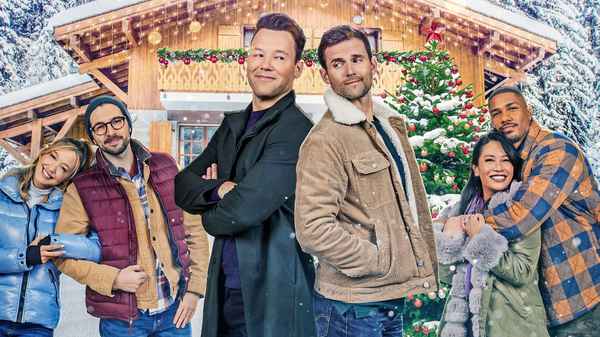 A Christmas to Treasure Poster 6