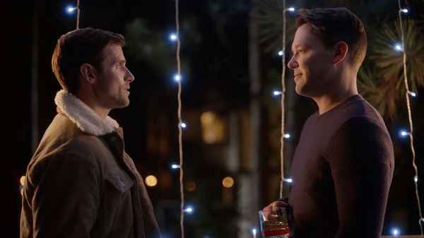 A Christmas to Treasure Poster 7