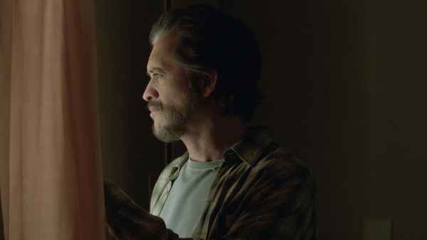 A Crooked Somebody Poster 5