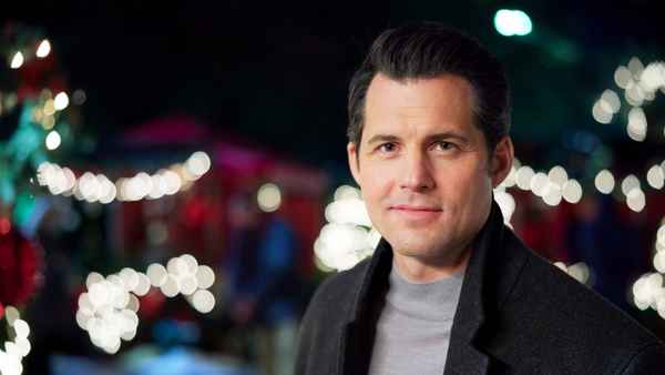 A Dickens of a Holiday! Poster 1