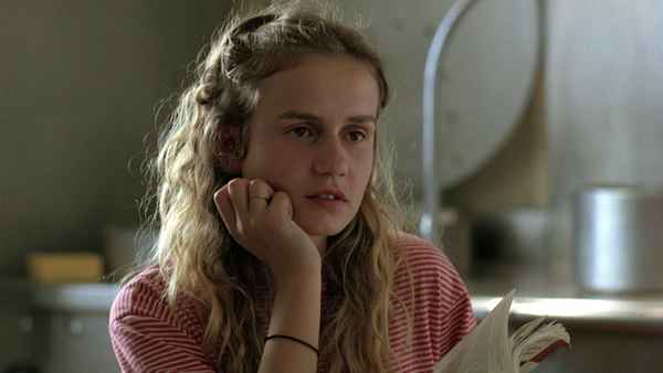 À Nos Amours Poster 3