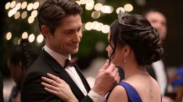 A Royal Christmas Match Poster 3